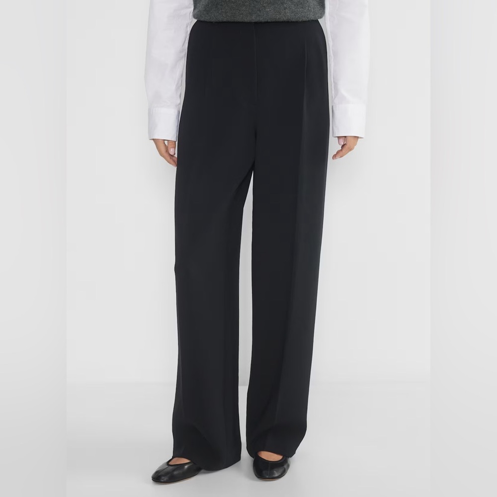 Aritzia Effortless Pant in Black - size 4